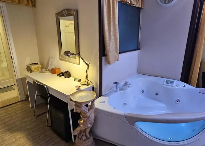 Vasca Idromassaggio * Bologna