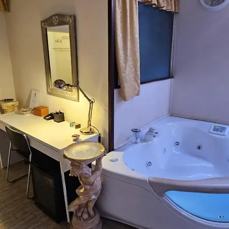 Vasca Idromassaggio * ボローニャ